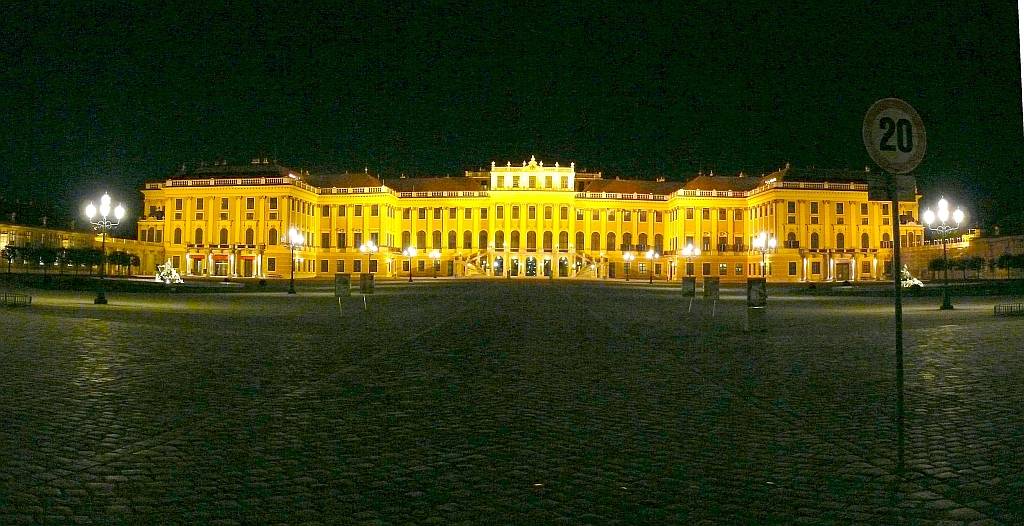 Wien / Panorama 2 - Schloss Schönbrunn in Beleuchtung